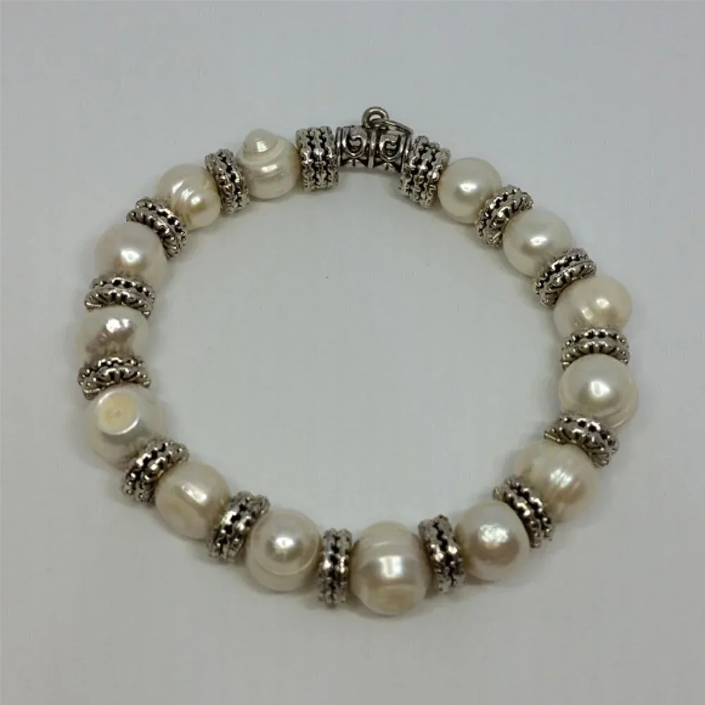 Freshwater ringed pearls stretch bracelet silver tone